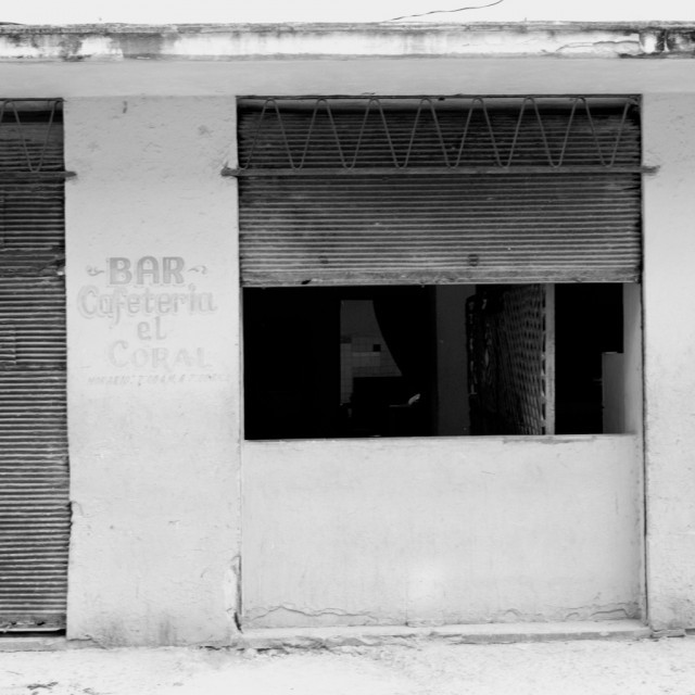 Photo: Bar Cafeteria elCoral - another small food store serving through the wall.