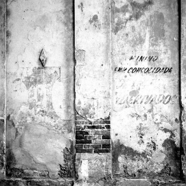 Photo: Wall textures, street in Old Havana